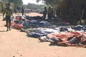 I corpi dei civili, uccisi nella zona di Tole