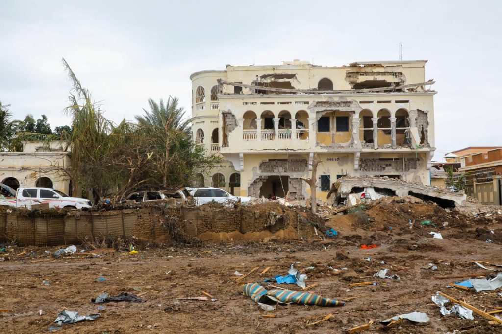 Le Immagini Dell'attentato All'Hotel Hotel Nuur Doob Di Owhar, Circa 90 Chilometri Dalla Capitale Mogadiscio. Photo Credit: Somali National Television
