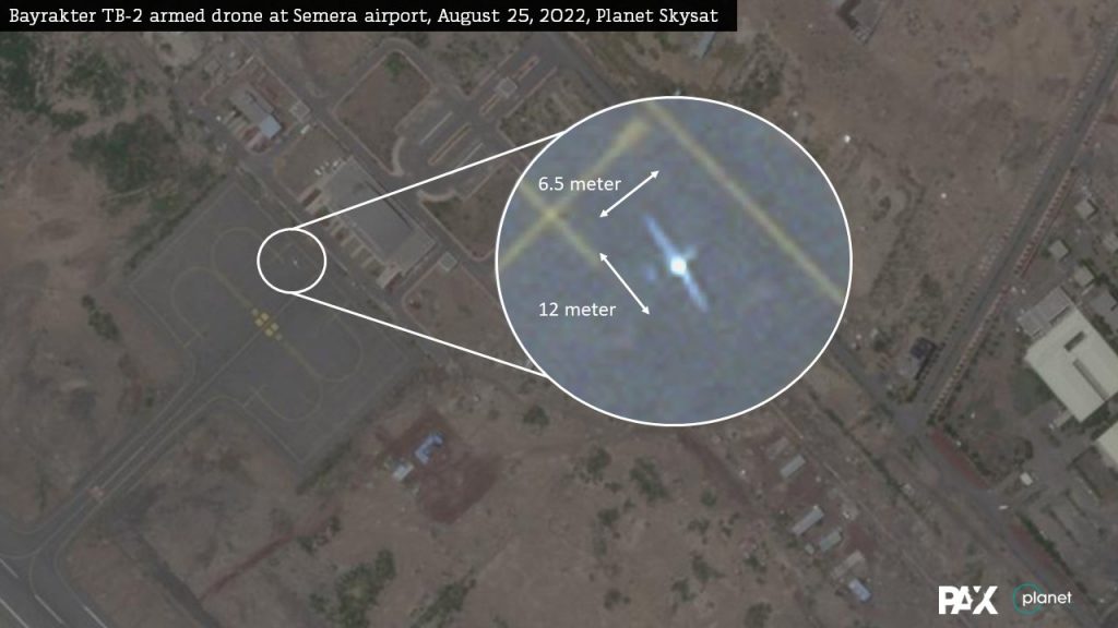 Drone TB-2 Bayraktar di origine turca all'aeroporto di Samera il 25 agosto 2022