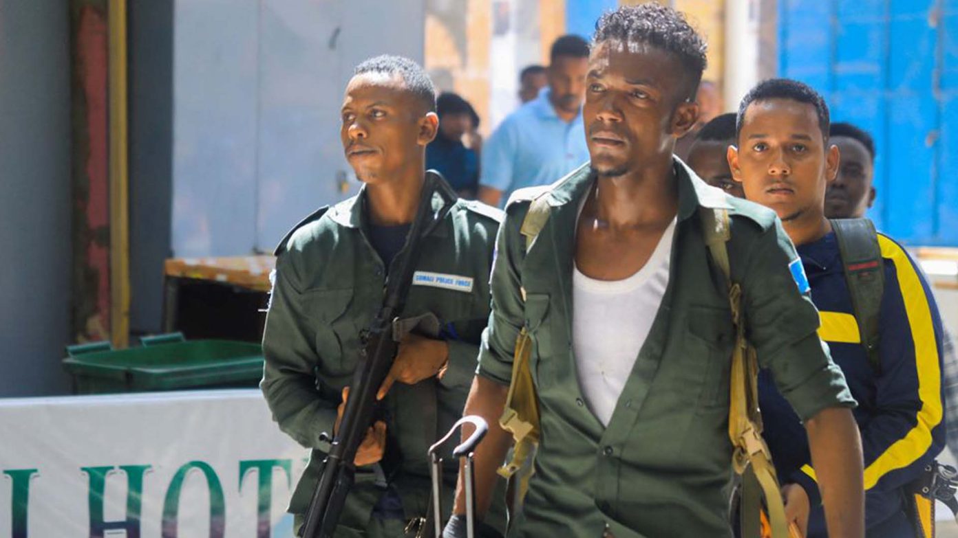 Mogadiscio. Le forze di sicurezza intervenute a seguito dell'attacco terroristico nel centro della capitale. 22 gennaio 2023. Reuters Photo