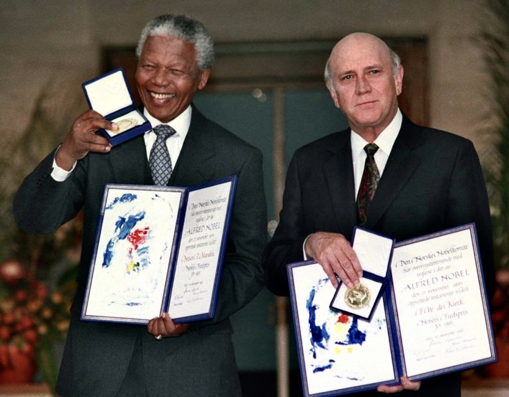 Nelson Mandela e Frederik de Klerk (1993)