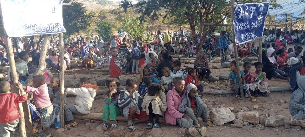 Bambini all'interno del campo per sfollati di Abiy Addi. Foto: Fornita ad Addis Standard da fonti sul campo